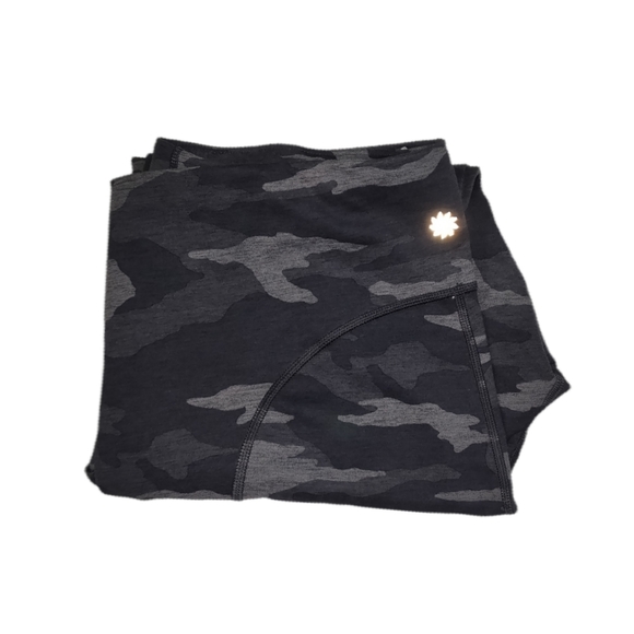 Athleta Ultimate Stash Pocket Camo 7/8 Tight, Heather Grey - Picture 10 of 16